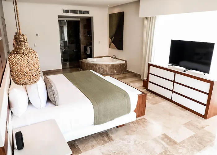 The Reef 28 & (adults Only) Hotel