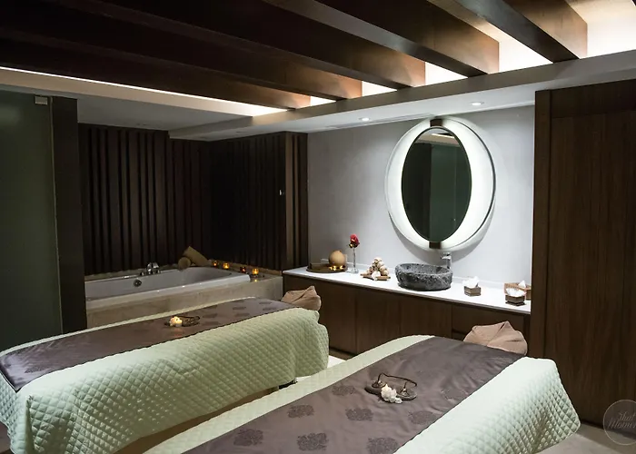 The Reef 28 & (adults Only) Hotel