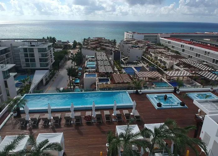 The Reef 28 & (adults Only) Hotel